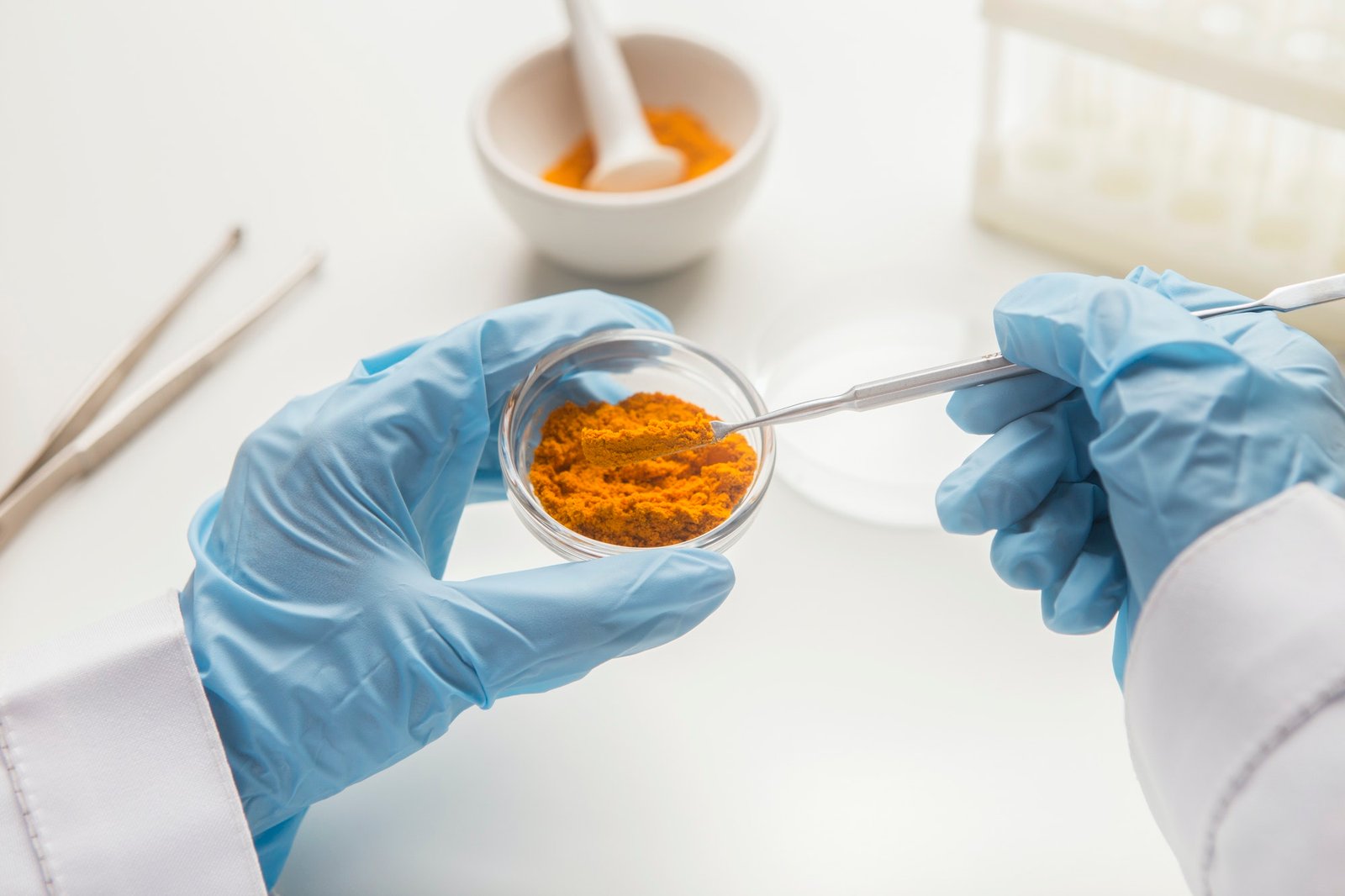 medicine-research-of-curcuma-properties-with-the-help-of-laboratory-equipment